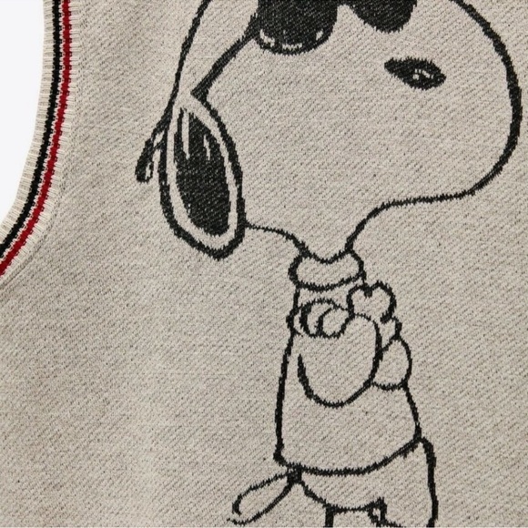 Zara Snoopy oversized Sweater vest - Picture 4 of 11